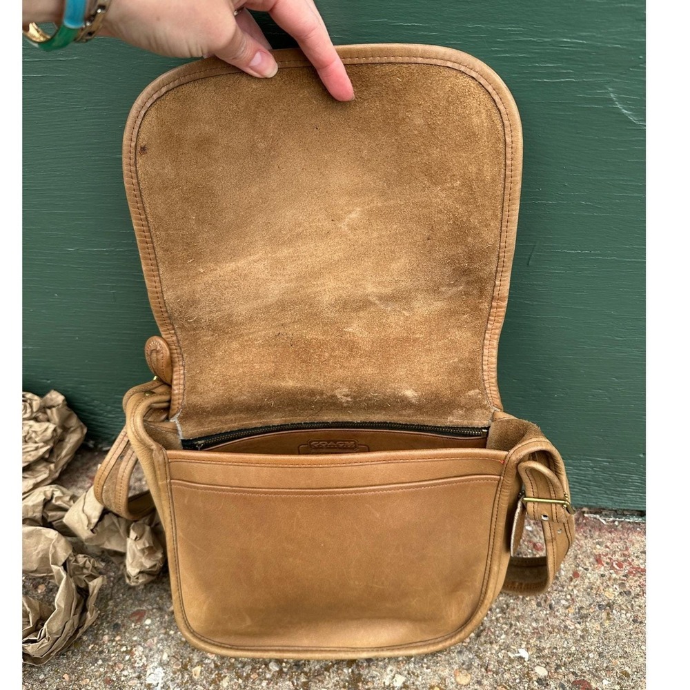 Vintage Coach British Tan Leather Saddle Bag NYC Made classic Crossbody - Picture 6 of 10